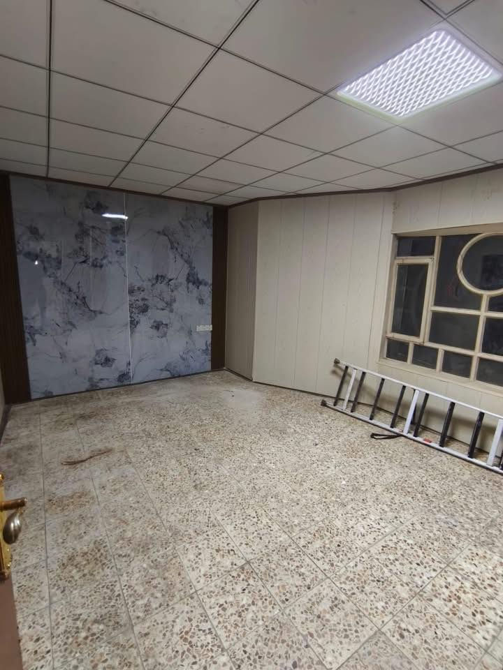 🏢✨ شركة محمد للاستثمار العقاري ✨🏢
📢 للإيجار | شقة حديثة في منطقة الطويسة – قرب عصير تايم 📢

━━━━━━━━━━━━━━━━━━━

🔑 تفاصيل العقار:
📍 الموقع: الطويسة – على الشارع العام قرب عصير تايم
🏢 الطابق: ثاني
🛋️ المواصفات:

• غرفتين نوم
• صالة استقبال واسعة
• مطبخ عملي
• صحيات كاملة

━━━━━━━━━━━━━━━━━━━

💰 الإيجار الشهري: 550,000 دينار 💎
🔥 تصلح للسكن الطلاب، الموظفين أو كمكتب إداري

━━━━━━━━━━━━━━━━━━━

📞 للتواصل مع محمد للاستثمار العقاري:
📲 *********** – واتساب مباشر
📲 *********** – الدليل العقاري
📲 *********** – خدمة العملاء
📲 *********** – تنظيم العمل

🏢 مكاتبنا:
📍 الطويسة – شارع اللجنة الأولمبية – قرب عصير تايم 🧃
📍 مناوي باشا – مقابل مطعم محمد هاشم 🍽️

📲 تابعونا على إنستغرام وفيسبوك | @moh_comp_basra
✨ محمد للاستثمار العقاري – نختار لك الأفضل دائمًا 🏆

━━━━━━━━━━━━━━━━━━━

#محمد_للاستثمار_العقاري #شقة_للإيجار #الطويسة #Basra #Iraq #عقارات_البصرة #فرصة_مميزة
