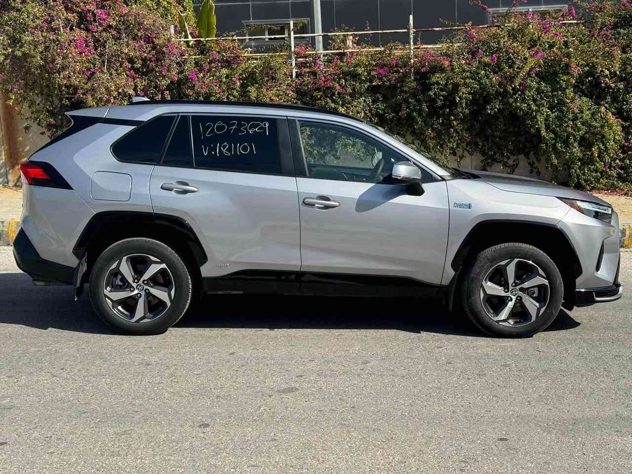 TOYOTA RAV4  PRIME HYBRID SE 2024
 
📍السيارة موجودة في الأنبار للتواصل *********** 

تويوتا  راف فور  برايم هايبرد + بلكن SE 
المسافة المقطوعه 28250mi
اللون :- سلفر  
المحرك 2500cc هايبرد 
الموديل 2024
مرقم بغداد 

 

                  ======= الاضافات👇👇 ======
فتحة 
شاشة كبيره انفكيشن. 
دفع رباعي 4x4.
رادار امامي 
 مانع تصادم
تصحيح مسار
مانع انزلاق
تحديد مسرب .
نقطة عمياء .
مثبت سرعة
هاند بريك كهربائي 
كاميرا خلفيه
كراسي مخمل  
كراسي كهرباء 
طارة مدفية .
كراسي مدفية 
بصمه أبواب
بصمه تشغيل
تحكم ستيران
شاحن وايرلس 
تشغيل عن بعد سياره 
ويل قياس  18  .
اضويه اماميه زنون LED
كشافات ضبابي LED 
اضويه خلفيه LED
حساسات خلفيه 
باب خلفي كهرباء
نظام GPS+ خرائط 
3 انظمة قياده Sport /ECO / Normal
كندشن مركزي امامي + خلفي 
بلوتوث 
مدخل AUX + USB

🚗🚗 السيارة  بدون حادث مكفوله 🚗🚗

📍الأردن الزرقاء المنطقه الحره  شارع 20 شمال 

التواصل / عمر الدليمي 00962786166701 علي الكرغولي 00962788505634
