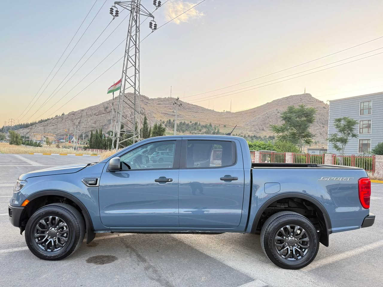 بسم اللّٰه الرحمن الرحيم
بەناوی خودای گەورە 
Ford Ranger 2023 4*4 XLT
فۆرد ڕەنجە تاک ئەکسل نمونە مواسەفاتی XLT  شەخال 
 تۆماتیک
گێڕو مەکینە بە شەرت 4 پستۆن تۆربۆ 
کامێراو  شاشە  گەورە  و ڕادار پشتو پیش  ئەوتۆ ستۆپ بەگ  لایت لید کامیرا  حاسە  
ڕاداری خەتی جادە کوشن کارەبایبی  سەیارەکە فول مواسەفاتە سەیارکە ٢ پارجەی بۆیاخەبۆنیتە جەمەلاخ بۆیاخە 
 رۆیشتنی سەیارکە ٢١ مایل بەبی ناو گرتن سەیارەکە زۆر جوان و پاکە  
یەعنی پشت و پێش کەپس ✅ 
ناونیشان ڕانیە  سەیارەکە کاتیە 3 مانگی لەگەلە  کاتی نەشکاوە
***********
*********** رانية, السليمانية
