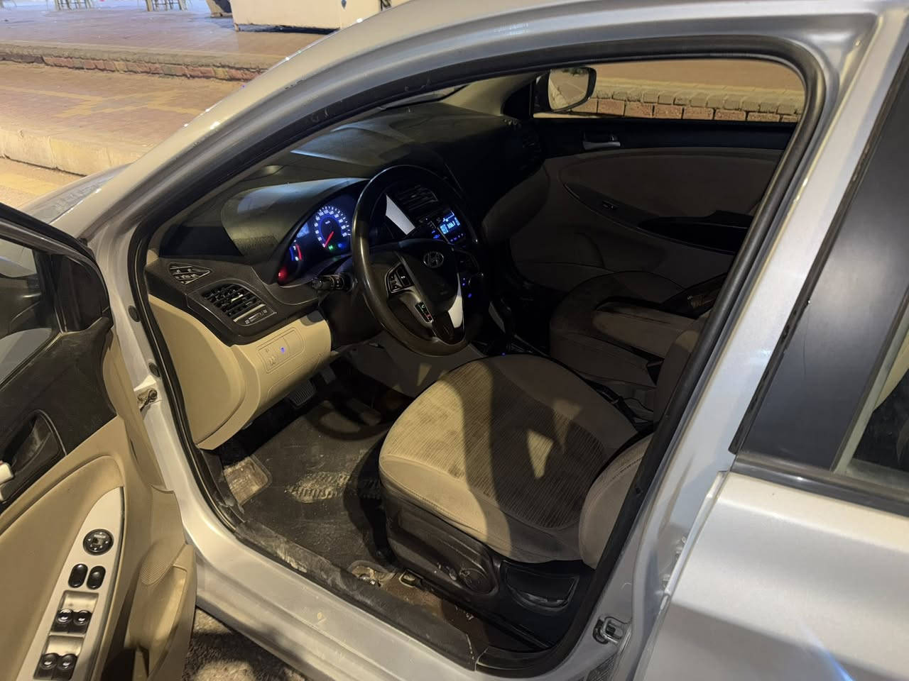 اكسنت خليجي ٢٠١٧
اكسنت ١٧ خليجي مكفوله 
سياره جاهزه الحمدالله 
مكينة اربعه سلندر 1400 
السعر : 92$ وبيها مجال قليل
االتواصل : ***********
