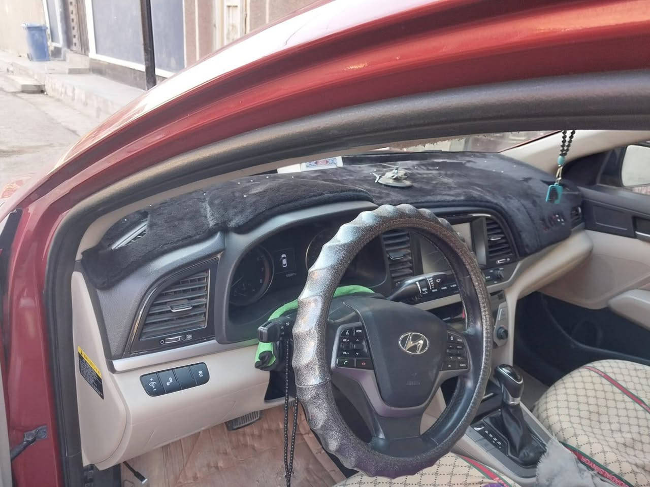 النترا2017
السيارة داخلة كلين من امريكا بدون حادث فقط شخوط بيها 
كير مكينة مكفولات خير من الله 
تبريد خير من الله 
تخم تاير جديد 
رقم بغداد الإنكليزي هذا الجديد 
صدر جديد السيارة فول عدة الفتحة 
رادارات تدفئة كشنات بصمة 
اشاير بل مري كشنات جلد  شاشة
كامرة دوار 
مكان السيارة بغداد الشعب
السعر 115
رقم الهاتف ***********
