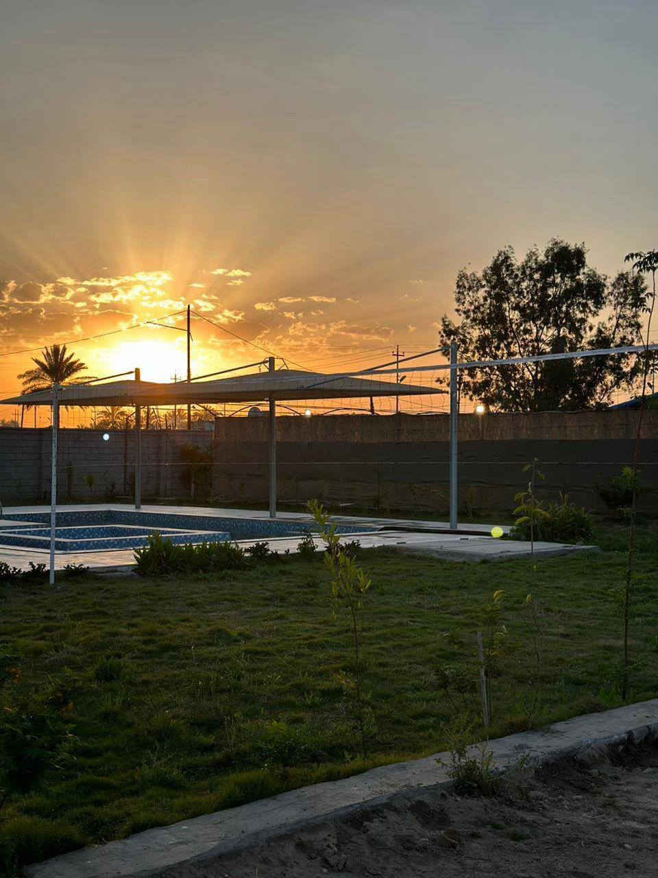 زهرة الشمس  ... المزرعه موثقه في تطبيق اجرلي  مزارع للأيجار اليومي  
تستطيع الحجز من خلال التطبيق 
مزرعة زهرة الشمس   🎀🎀🎀
 

إحجز مزرعتك وتمتع بالخصوصية التامَّة 🥰

يتوفرُ جميعُ الخدمات التي تخطرُ على بالكم مع أجواءِ الطبيعةِ الخلابةِ الساحره 😎
مميزاتُ زهرة الشمس 

.التيار الكهربائي على مدار 24 ساعةٍ كاملة دون إنقطاع ويتوفرُ فيه مولدة كهربائية تعملُ بنظام التشغيل الأوتوماتيكي 

.مسبح خاص للأطفال 👧 👦 

.مسبح خاص للكبار حجم 

.يحتوي منتجعنا على ألعابٍ للكبار (( منضدة 🏓 + فيشه +. إضافات صالة العب +بلي ستيشن 

.صالة كبيرة مؤثثة ومكيفة + غرفة نوم مؤثثة ومكيفة + مطبخ على الطراز الإيطالي مؤثث بشكلٍ كامل 
.جلساتٌ خارجية
 

مكانٌ مخصص للشواء مجهز بجميع الإحتياجات الخاصة لذلك 
مجموعة صحيات داخلية وخارجية 

إحجز ☀️ إسبح 🏊 إشوي 🐟 وإقض أحلى وأمتع الأوقات مع عائلتك في أجواءٍ صيفية جميلة 

#العنوان_صلاح_الدين_قضاء_بلد.. 

للحجز والإستفسار 
الاتصال على الارقام التاليه او مراسلتنا على الواتساب 
***********
 ***********.واتساب (((المزرعة موثقة في التطبقات)))
