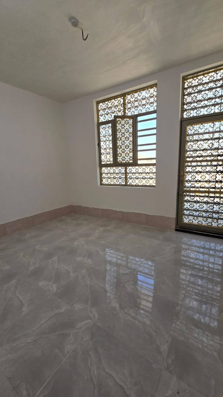 بيت للبيع مساحه 50 متر طابقين طابوق طابو زراعي قرار محكمة سند 25 خدمات كامله العنوان كربلاء حي ذوالفقار يصلح حسينية او سكن السعر على الخاص الاستفسار على الرقم ***********
