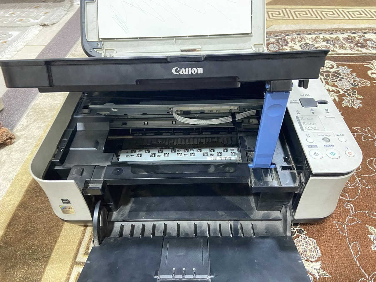 سلام عليكم طابعه كانون pexma mp250شغاله بدون اي عطل مستخدم سعر50الف مكان سليمانيه لل تواصل واتساب ***********
