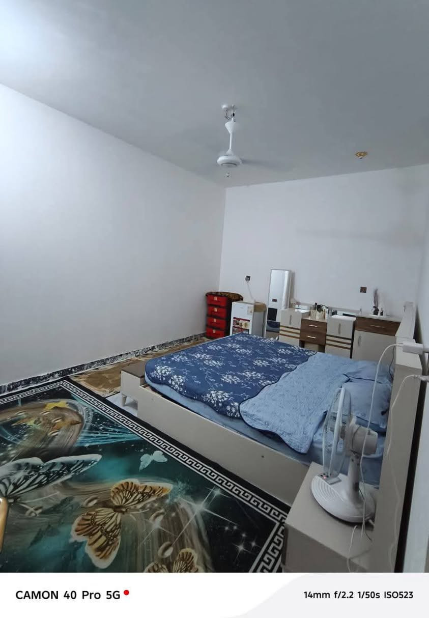 بيت مساحته 120 متر زراعي طابقين الطابق الاول يحتوي ع غرفه وصاله واستقبال ومطبخ وصحيات الطابق الثاني بي 4 غرف وصاله وصحيات بناء طابوك صب كونكيرت العنوان السديناويه قرب التفاح الاخضر***********
