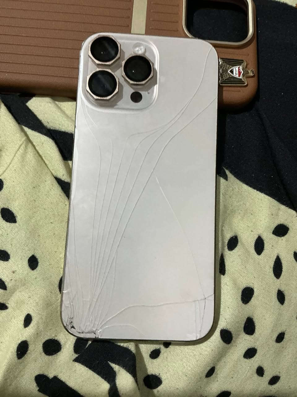 16 PRO MAX 
ذاكره 256 
بطاريه 97% 
جهاز اخو الجديد 
النضافه 100% بس هاي الضربه بالضهر و الباقي كله مكفول فحصه وين ما تريد لا مفتوح لا مصلح 

للمراوس باكس بوكس سيريس او بلي 5 فقط مو فور مهكر لو شيء 

او بيع السعر 1,200,000 قفل 

مكاني البصره

توصيل موجود فقط داخل البصره فقط 

رقمي *********** اذا شراي راسل واتساب موجود ان شاء الله
