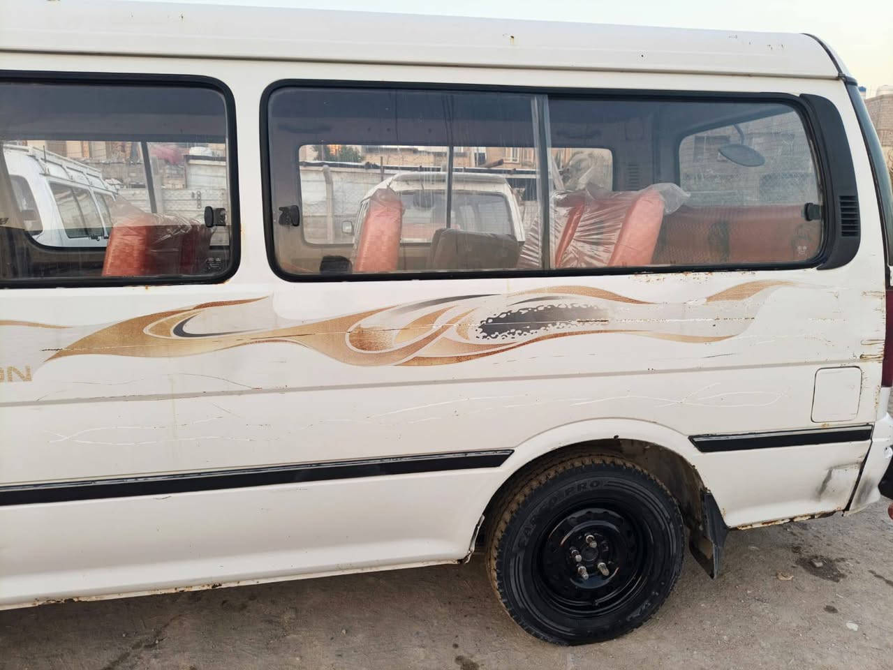 السلام عليكم فتون موديل 10 السياره داخل ار14 السياره بسمي تحويل ثاني يوم مصفره ما عليه الف دينار  مكينه استوه مجفته تجفيت شركه كير واكسل كفاله لا ضربه ولا صبغ بس بيه دحجه يم البكلايت الوره مال الصفحه الطويله بس السعر 57وبيه مجال حك جيه مكاني بصره حي الزيتون وهذا رقم تلفوني *********** وانا خادم لشراي
