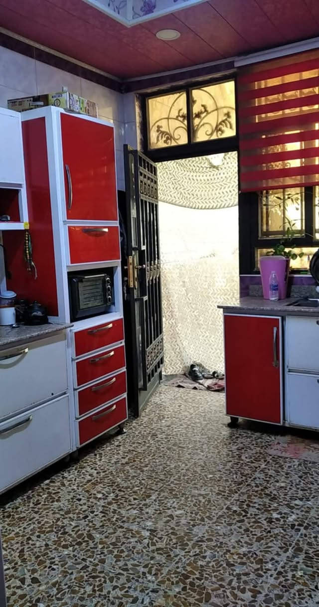 بيت للبيع شارع 80 طريق شريفه الجديد زراعي سند25 المساحه 150طابقين فوك 3غرف نوم وهول وصحيات والطابق الارضي غرفه نوم ومطبخ واستقبال وهول وصحيات اي استفسار الاتصال ***********
