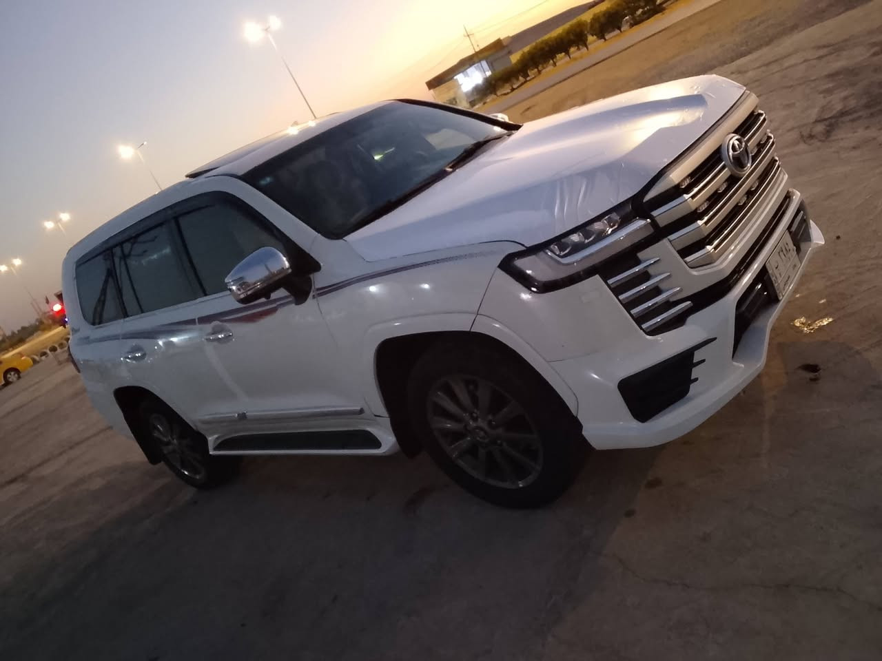 سلام عليكم البيع لاندكروز موديل 2009 محدث 24 داخل وخارج بيه طخ بسيط بجنط ولباقي كفال مكاني بابل مكين سته 6سلندر حدايه مكين كير كله كفال  سعر 265 وبيه مجال ***********
