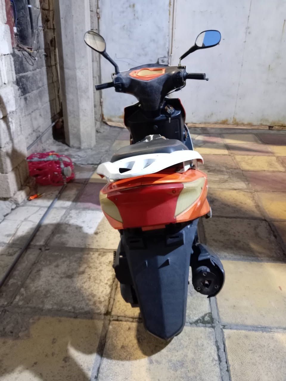 السلام عليكم درجة للبيع سكنس صيني كهربائيات شغالة السعر ١٧٥ وبيهة مجال التصال على الرقم ***********
