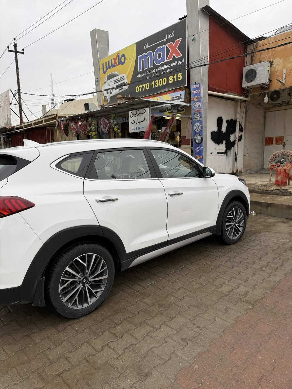 توسان موديل ٢٠٢٠ خليجي فول مواصفات ٢ قطعة على شبر بارد ونص جامرلغ خلف السايق صبغ مع تبديل گازكيت السعر ١٨٠ ورقه رقم التلفون ***********
