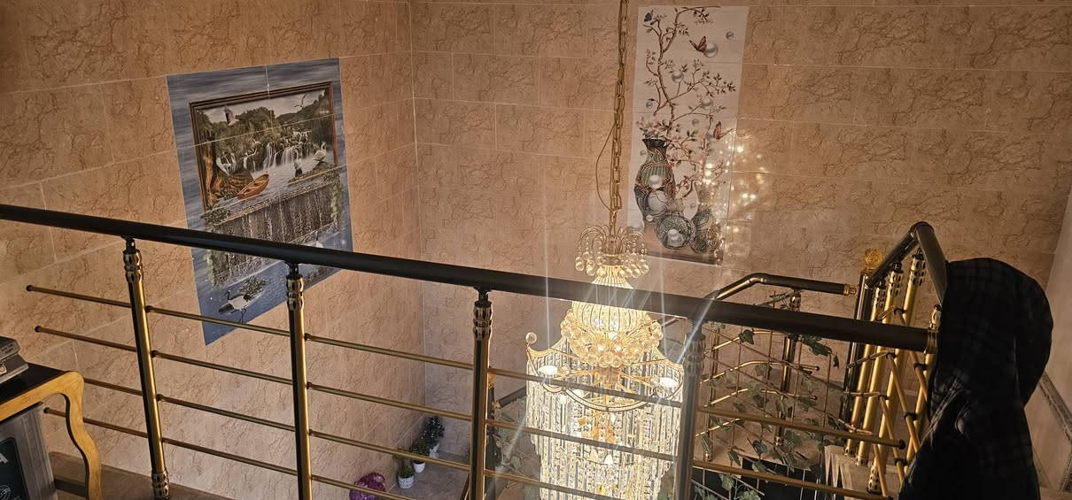 بيت مساحته ١١٥ طابو زراعي طابقين خلف محطة حمورابي بته باالتقسيم الثاني والمنطقة مجاري وتبليط بناء حديث يحتوي على ٣ ثلاث غرف نوم وسقوف جبسن بورد ومخزن باالسطح الخارجي كامل مابيه اي نقص السعر ١٤٠ وبيه مجال للأستفسار الاتصال
***********--***********
