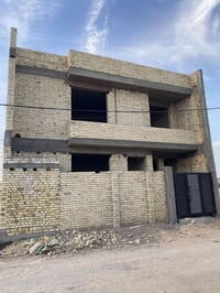 دار للبيع يتكون من طابقين قرب القاعه لملكيه يبعد عن شارع العام ١٥٠متر ...