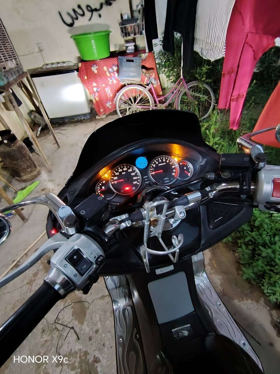 السلام عليكم يا اخوان يوسف 9 بطح واذا اكو نظيفه يدخل لي على الواتساب***********
