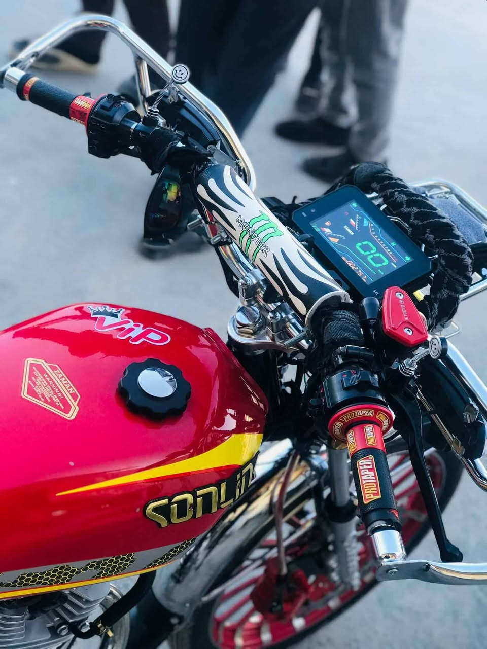 السلام عليكم مطور سيفان زامان اللبيع مكان حمام العليل بعدو زيرو سعره 900وبي مجال *********** ويرهم مراوس بقفاز
