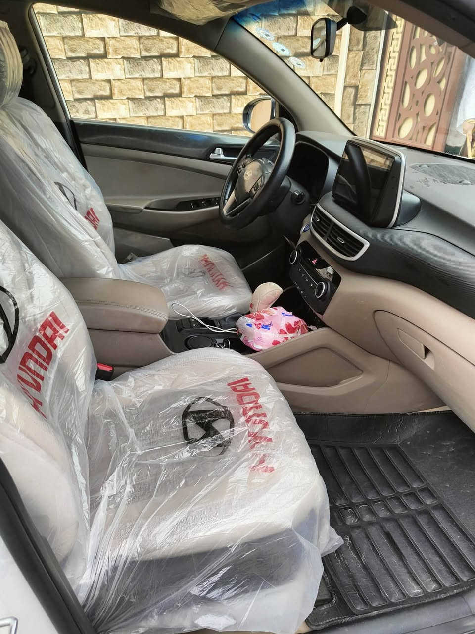 توسان للبيع
موديل 2020

ماشية 63

بدون ضرر

رقم اربيل مسطرة

نظافة فول 

السعر 222 وبيها مجال للطيبين

للاتصال ***********
