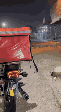 سونك للبيع
موديل 24

محرك ما مفتوح بس مفيلس على ايدي

جاهز من كلشي بلوجكترات +جنطه مال دللفري

ماطور بلادي محرك 200 سيسي 
بي ورقه منفيس ورقه تصريح مال كمرك بس

مكانه الرمادي الخالديه
متواجد واتساب وذا تيد دك عليه ماسنجر ما متواجد حيل

*********** السعر 700 وبي مجال بصيط
