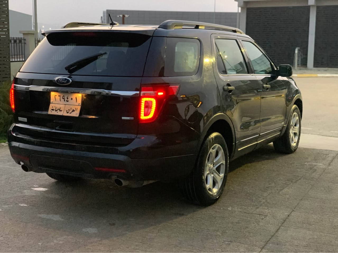 فورد ئيكسبلورا 2013
دوو بارحةي بوياغه بةناوي خومةوةيه 15$غةرامةي تيايه دواي معاملة ئةيبرم كيرو مةكينةي بي عةيبه  هةيكةلي تابليي جوانه سةنةوي بةسةر جووه دةبل ئةكسلة و سي ريز كوشنه و سعري 120$و معاملةيةكي كةم 
0771 502 0007 
0751 236 84 33 
لةسليمانيم السليمانية, العراق
