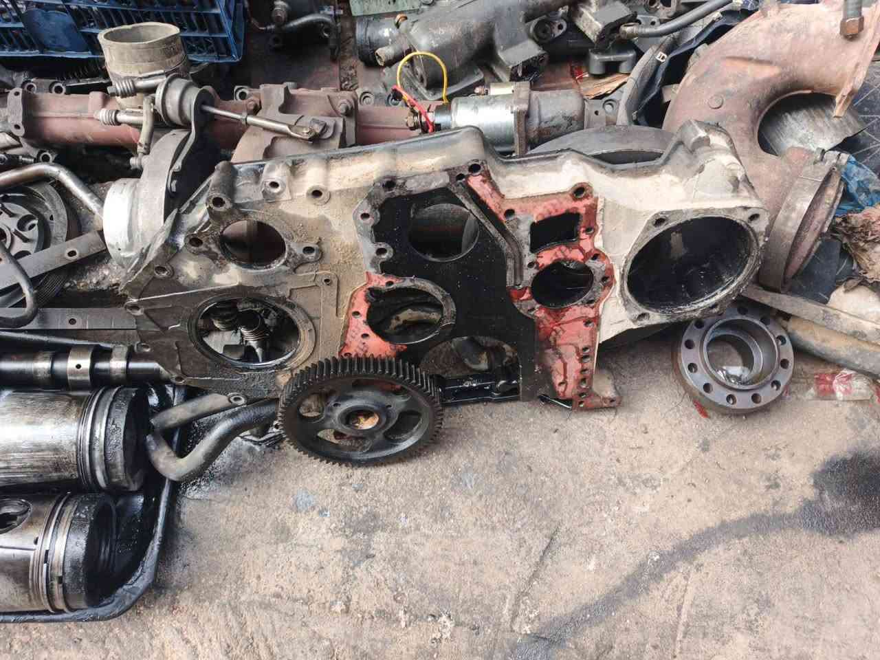 السلام عليكم غراض مكينة داف 380 كل التفرعاتها للبيع ما عدى الكرنك و السلندر الغراض المتوفرة و كلهن مستعملات بس جدد مال مكينة تفصيخ (واتر بم - انجكترات طخم مع قاعدة كاملة  - سوبر - سلف - طاحونة - كورات نص عمر - تاروسة نص عمر - تفرعات المي - تفرعات الدهن - براد دهن - كيس دهن - اويل بم - بليات انواع من راس الكرنك الخ -قبق وجه محرك - باور ستيرن - فلاوين جديد -بوش و بستم نظيف - وبيرن و بكن  ) و اهواي غراض تحب تراسلني خاص او تتصل ***********
