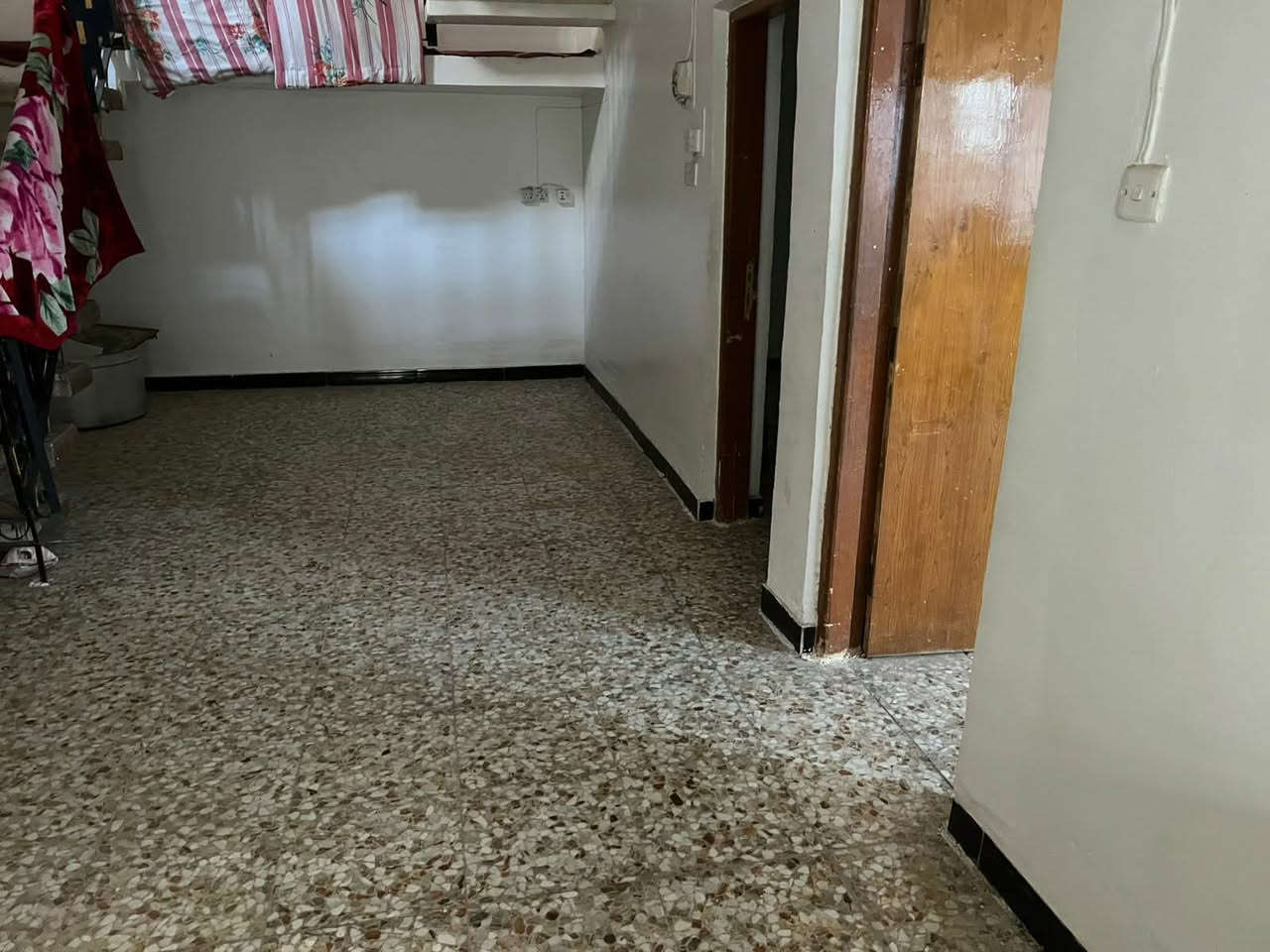 السلام عليكم بيت للبيع مساحه 200 متر طابو صرف موقعه شارع 60 حي الاساتذه قرب شارع الحسينيه البيت فارغ حاليا تفاصيل ***********
***********
