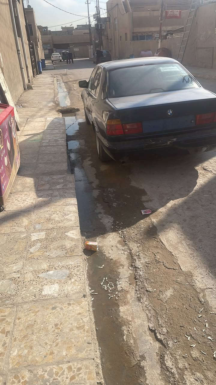 السلام عليكم 
BMW 
525 
شخط مابيها 
محور بطة  تحرير مضبوط 
مكاني بغداد 
***********
