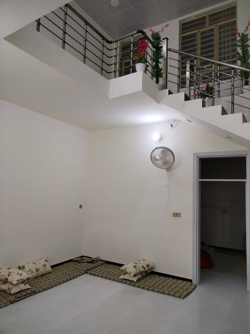 السلام عليكم اليوم العرض فول الفول مشتمل المساحه ١٢٠ متر شارع ١٠ يحتوي على ٣ غرف نوم وصاله وستقبال ومطبخ البيت زيرو بناء ٢٥ مراجعت مكتب العباسي هاتف محمول ***********  و***********
