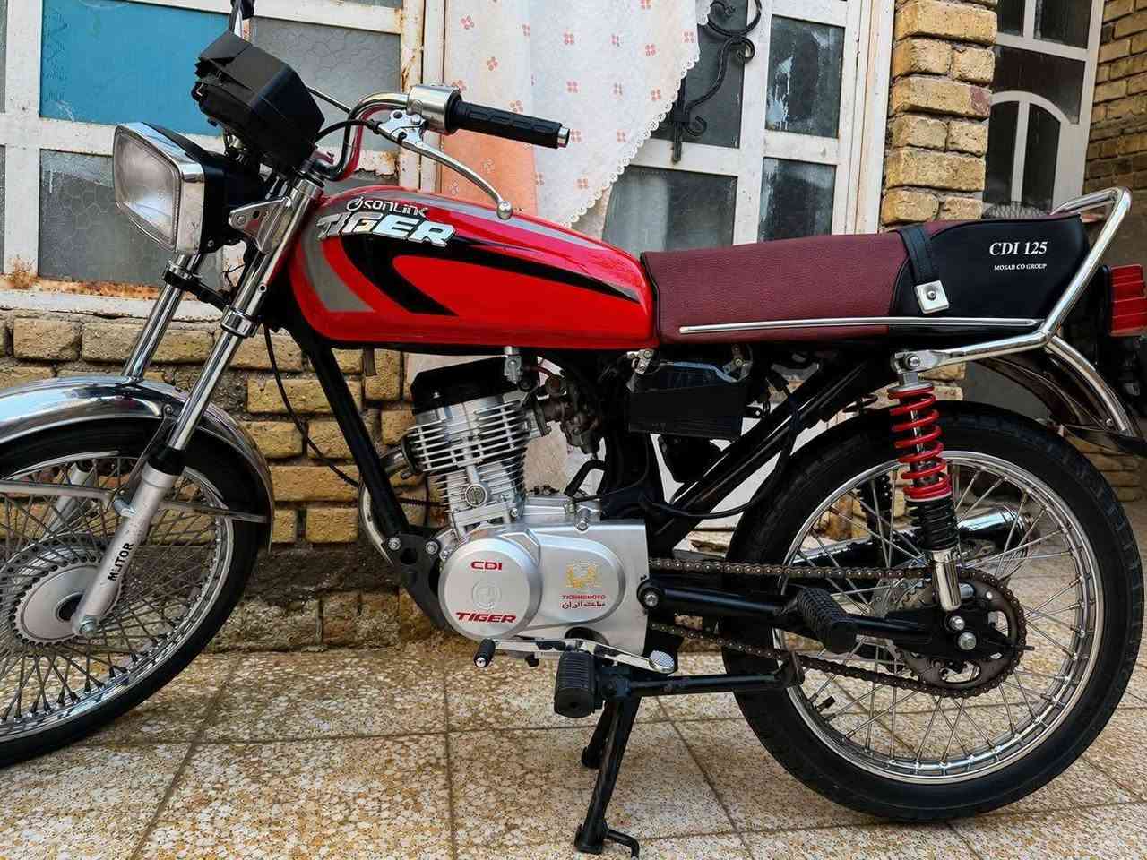 للبيع 450 وبيها مجال مكان الديوانيه ***********
