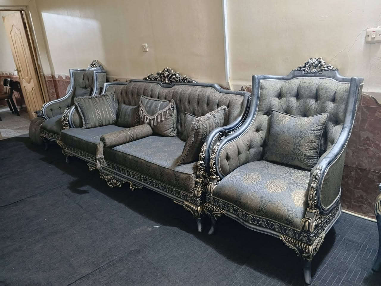 غراض للبيع كلمن وسعر تخم ملكي جديد+غرفه نوم +ثلاجه بابين+غساله اوتماتيك لمس+ميز طعام +براد طويل+كاونتر كبير الحجم +مايكرو يصير بداخل كاونتر للتصال***********
