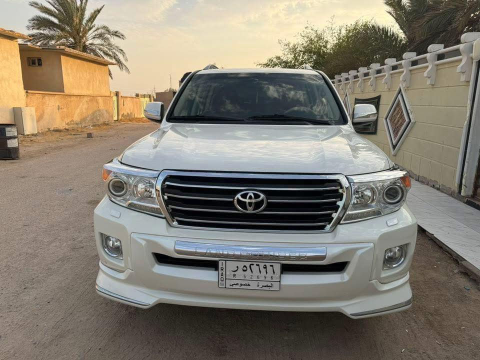 السلام عليكم / بيع او مراوس حسب القناعة
لاندكروز ٢٠١٣ كفالة فقط شبر بارد بالمدكر الامامي ٦ سلندر رقم بصرة جديد بأسمي سيارة نظيفة ماشية ١٠٧ السعر ٣٦٠ وبيه مجال  
***********
