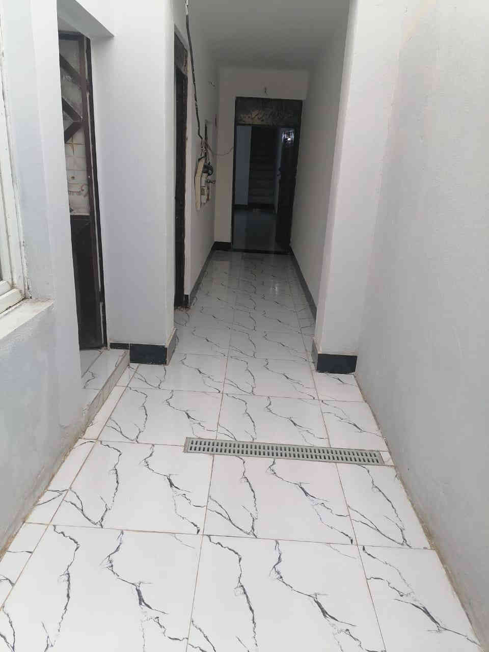 بيت طابو صرف  نجف العسكري منطقة 6000 الواجها خمسه نزال 20  غرف ٢ جوه واستقبال وصاله وحمامات ٢ وفوك غرفه وصطح المساحة 100 متر  اي استفسار. على الرقم ***********
