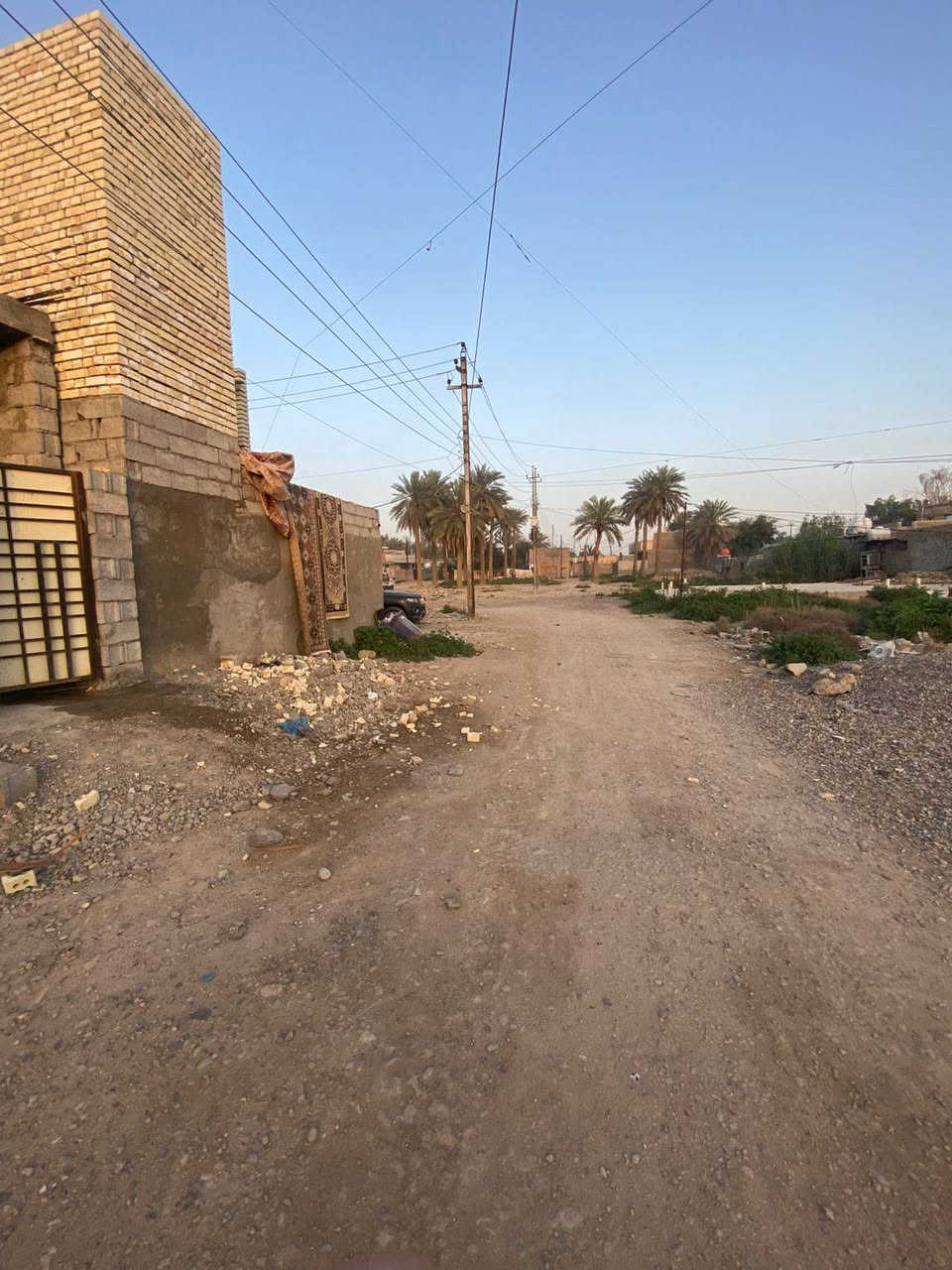 هيكل للبيع مساحه 50م طابو زراعي سند 25 سعر 30 وبي مجال قليل أساسه شريط بيت مجاريه كامله ومسحوب مي والكهرباء قريبه ع بيت والبيت عالي من شارع وبي وكاله من صاحب الكاع العنوان الزعفرانية دور الصحه قريب من مدرسه واسط والفرع عرضه 8 مترات رقم ‏‪***********‬‏ احمد للعقار
