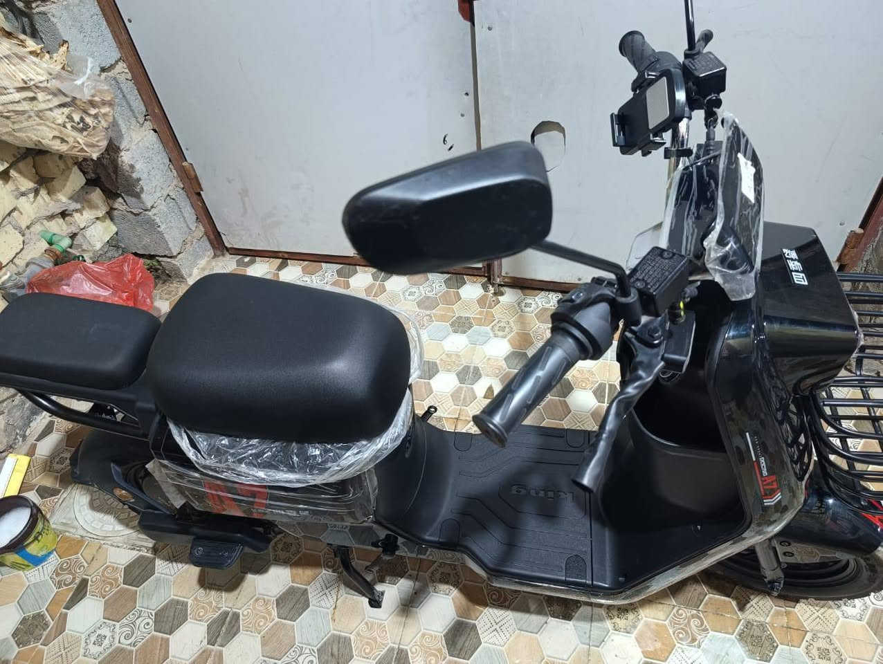 سلام عليكم دراجه شحن للبيع 
مواصفاتها تعرفونها دراجه نضيفه صارلي أقل الشهر من اخذتها دراجه نضيفه بطاريات ليثيوم  السعر 750 وبيها مجال ***********
