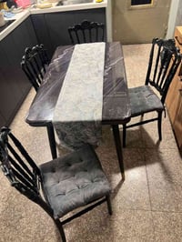 ميز طعام مرمر حراري • كراسي • بلديات