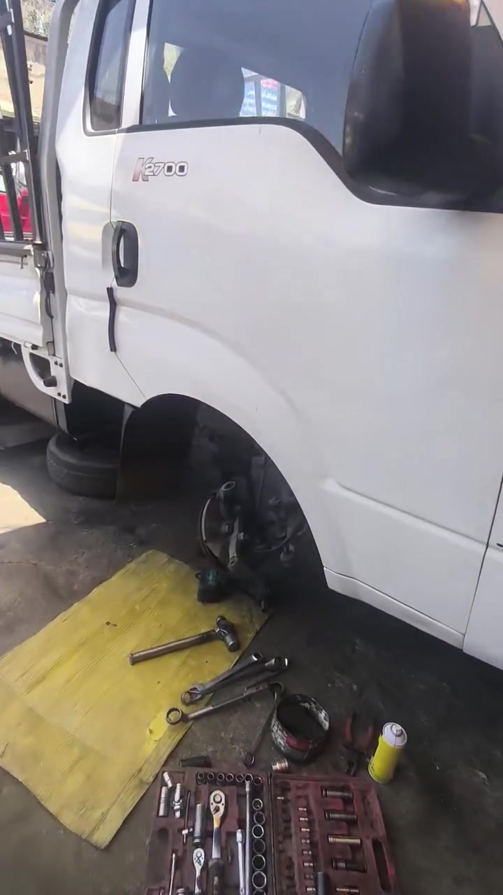 🔧 جانب من أعمالنا اليومية ومن الله التوفيق 🔧 محل الصادق 
تم بفضل الله صيانة سيارة كيا فحل (Kia ) وتبديل القطع المستهلكة فقط مع الاستمرار بتوفير الأدوات والقطع الاحتياطية الأصلية والبديلة بأفضل جودة. ✅
✔️ صيانة لجميع أنواع السيارات
✔️ حدادة الصدر الأمامي والخلفي
✔️ قطع غيار وأدوات احتياطية
✔️ سرعة بالإنجاز وأسعار مناسبة
✔️ خدمة توصيل متوفرة
📍 العنوان: بغداد – ساحة الطيران – الفرع الثالث شارع حجي منيشد
☎️ للاستفسار: *********** ***********
🚗🔧🔥
#كيا_فحل #KiaMohave #كيا #تصليح_سيارات #صيانة_سيارات #حدادة_صدر #ادوات_احتياطية #قطع_غيار #ميكانيك_بغداد #شغل_نظيف #اسعار_مناسبة #خدمة_توصيل #ساحة_الطيران #بغداد #سيارات_كيا #ورشة_سيارات #صيانة_كيا #تصليح_كيا #كيا_موهافي #CarRepair
