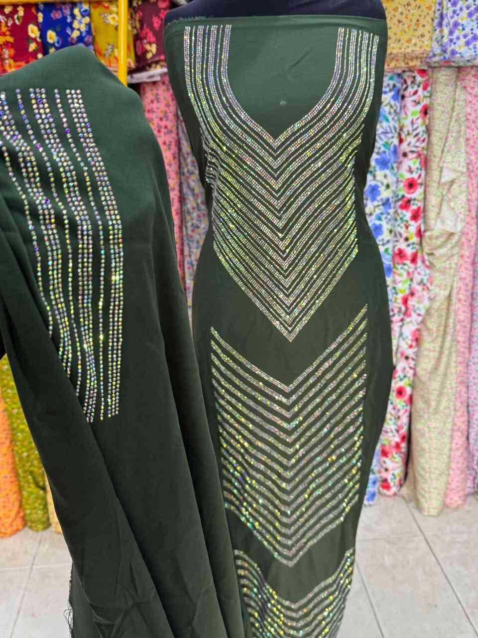 كشمير كابوي مطاط الاصلي
نقشات الصدر وردن شذر الاصلي شرط الغساله 

القطعه مترين ونص يتفصل كلوش 
وراهم لجميع القياسات 
توصيل لجميع المحافظات 5


**إذا كنت صاحب هذا الإعلان وتريد حذفه لأي سبب، رجاءا أرسل رسالة إلى الدعم الفني**