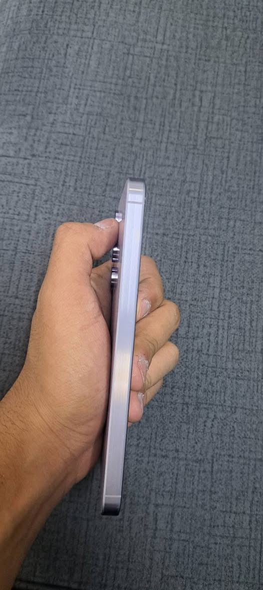 سلام عليكم
Samsung A55لبيع 
ذاكره :256\8
بطاريته :5000 شحن سريع 
شاشه: 120Hz 
الجهاز شخط مابي اي عيوب بل جهاز مابي 
الجهاز مكفولل اي زلغ ماكو نضيف حيلل مستعمل قليل
يجي ويه الجهاز لزكه وكفرات عدد 2 وشاحنه اصليه مال سامسونك نفسها 45W للبيع سعره 275 الف
مكاني بغداد الكريعات  ***********
