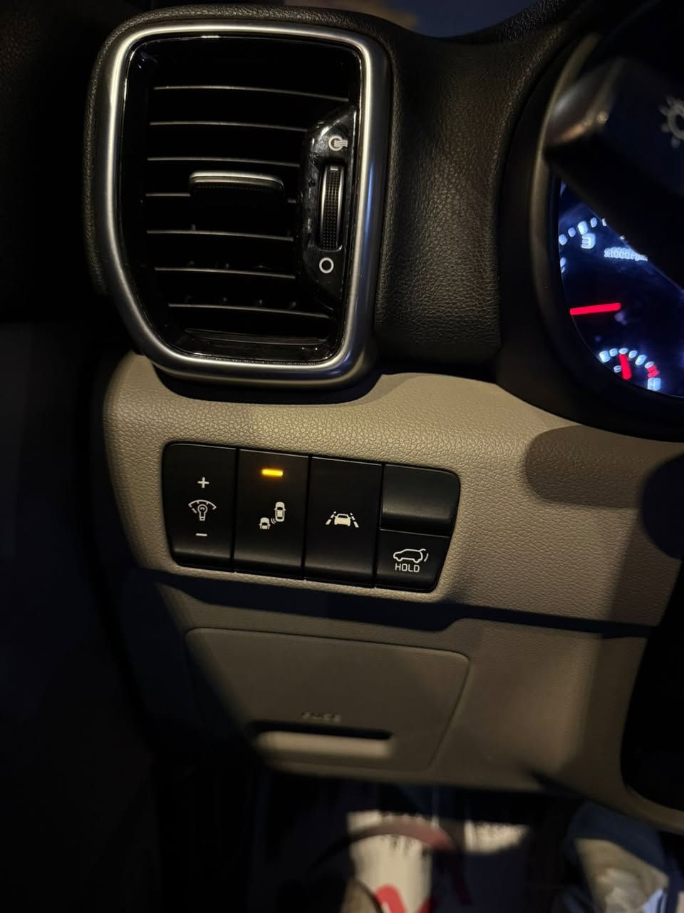 سبورتج امريكي 2021 sxt اعلى فئة بالسبورتج
محرك 2000 توربو 
حادثها حافة الجامرلغ امامي الايسر وحافة البنيد بدون تبديل وبدون صبغ بس بارد والدعامية بلادي ابيض 
ايرباك دركه وبردة راجع سستم صور الحادث مرفوقه بالمنشور
1 - بصمة 
2- بانوراما 
3 -  كشنات جلد تدفئة + تبريد 
4- هيتر بالستيرن 
5- كشنات كهرباء 
6 - جنطة كهرباء وذكية تفتح عندالاقتراب 
7- لايت فراشة زينون والخلفي لدات 
8- ترحيب عند الاقتراب 
9- الانارة الداخلية  لد ابيض بلادي 
10 -سستم صوت بلادي هارمن
11- هاند بريك بصمة 
12- تحديد مسار + رادار امامي + خلفي 
13 - حساس امامي + خلفي 
14 - توقف ذاتي 
15- اوتو هولد 
16- مري شفط + اشارة لد 
17- لايت امامي ذكي
ماشيه 80 الف
السعر 195 بيها مجال شي بسيط حك الجيه
مكاني بغداد الاعظميه 
***********
