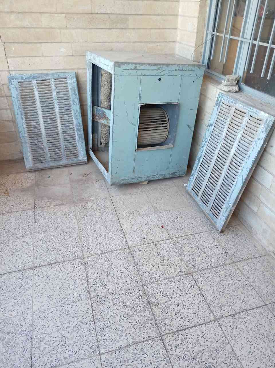 متاح مبردات عدد 2 الصغيره شمال شغاله بس بيها صوت شويه والكبيرة أمريكي نضيفه بس ماطورها ينتل سعرهم اثنينهم ب 130 ألف مكان مدخل حي النور من جهة التل ***********
***********
