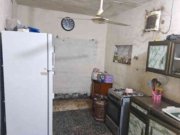 بيت للبيع مكان الثورة قرب ملعب دلغم المساحه 110م *********** السعر 5 وبي مجال
