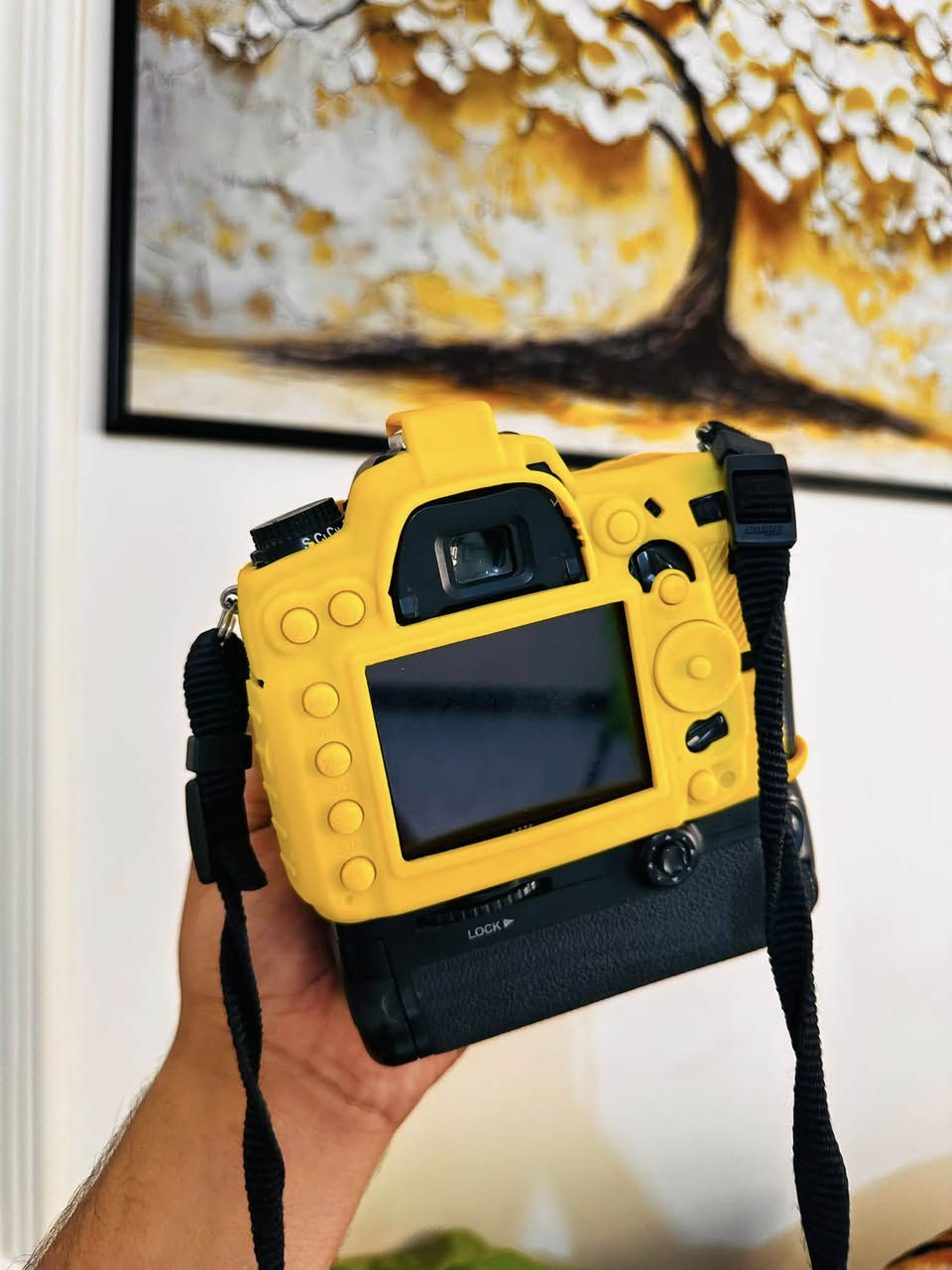 للبيع – كاميرا Nikon D7000

كاميرا نيكون D7000 بحالة ممتازة جدًا واستعمال نظيف.

🔹 مع عدسة رياضية 70-300mm
🔹 كريب بطارية 2(Battery Grip)
🔹 شاحن
🔹 جنطة خاصة بالكاميرا

📍 العنوان: السماوة

📞 للاستفسار ومعرفة السعر:
***********

ملاحظة: الكاميرا نظيفة وجاهزة للاستخدام مناسبة للتصوير الاحترافي والهواة. 📷
