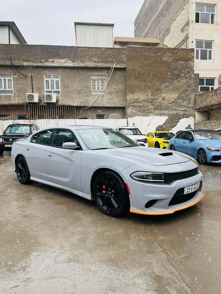 جارجر  GT PLUS  اورنج اديشن موديل 2022 خـليـجـي
رقم بغداد 

شركه هارلم 

 كفاله لا صبغ ولا تبديل ولا شخوط 
تخم تايرات بيرلي الامريكي الاصلي شادلها قبل سبوع 
بعده بفابلون الشركه 
لون :سموك مميز
الموديل :2022  . (خليجي) . ماشيه 45 الف كيلوا فقط 
الضمان : 3 سنوات او 60 الف كيلو متر . 
المحرك : V6.  3.6L .
المواصفات :
نسخة ORANGE EDITION. 
خطوط طولية على الهيكل بلاديات شركه
مكابح رياضية برمبو خاصة بالون البرتقالي. 
جناح خلفي اسود. 
ويل قياس 20 انچ اسود . 
ستيرن رياضي . 
مقاعد رياضية من الشاموا مع خطوط بالون البرتقالي. 
نقطة عمياء . 
مصابيح أمامية زنون . 
كشافات الضباب زنون . 
المصابيح الأمامية مع LED . 
حساسات . 
شاشه كبيرة مع نظام ملاحة نفكيشن GPS .
الشاشة مع اوپشنات SRT . 
سستم صوت الپاين .
فتحت سقف (سلايد) . 
مقاعد أمامية كهربائية عدد 2 
ذاكرة لحفظ وضعيات الجلوس (ميموري) . 
مقاعد أمامية تبريد وتدفئة . 
مقاعد خلفية تدفئة . 
تشغيل عن بعد . 
ستيرن كهربائي . 
تدفئة ستيرن . 
محدد سرعة . 
تلفون بلوتوث . 
كاميرا خلفية .
مرايا متحسسة للاضاءة العالية .
كير شفتر بالستيرن . 
دخول ذكي (بصمة) .
بغداد / الاعظميه / مجاور قاسم ابو الكص 

رقم صاحب السيارة 
***********
