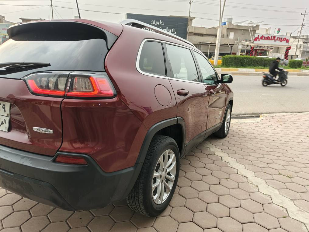 جێپ شیرۆکی مۆدیل2019 گێڕ تۆماتیک و عادی لایت زینۆن و عەدەسەیە تحدید سورعەیە تەحەکوماتی سەر سووکانی هەیە کوشن هیتەر و سوکان هیتەر و تەبریت مەرکەزییە  تەنها دووپارچەی پێوەیە بۆنیت و چامەڵەغێکی سبوغە بێ ناوگرتن سعر130 گەڵا و مەعامەلەیەکی برایانە 
ژ.م***********
ژ.م*********** كركوك, العراق
