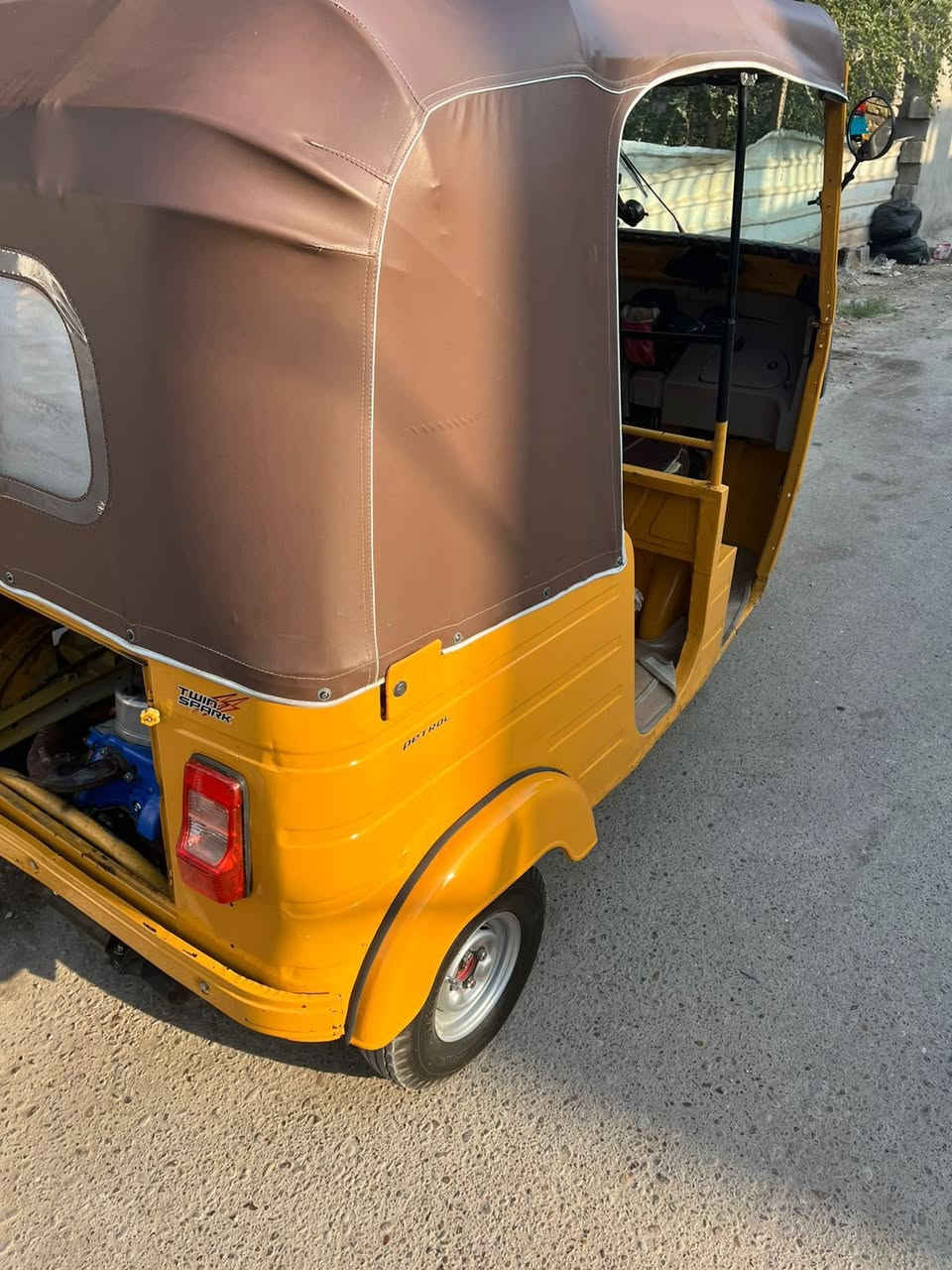 سلام عليكم 
تيكتك موديل ١٩عله ٢٠ شهر ١٢ 
خير من الله مال شغل 
مصبوغه جماليه 
سعره5و ٨٠٠
***********
عنوان بغداد الدوره
