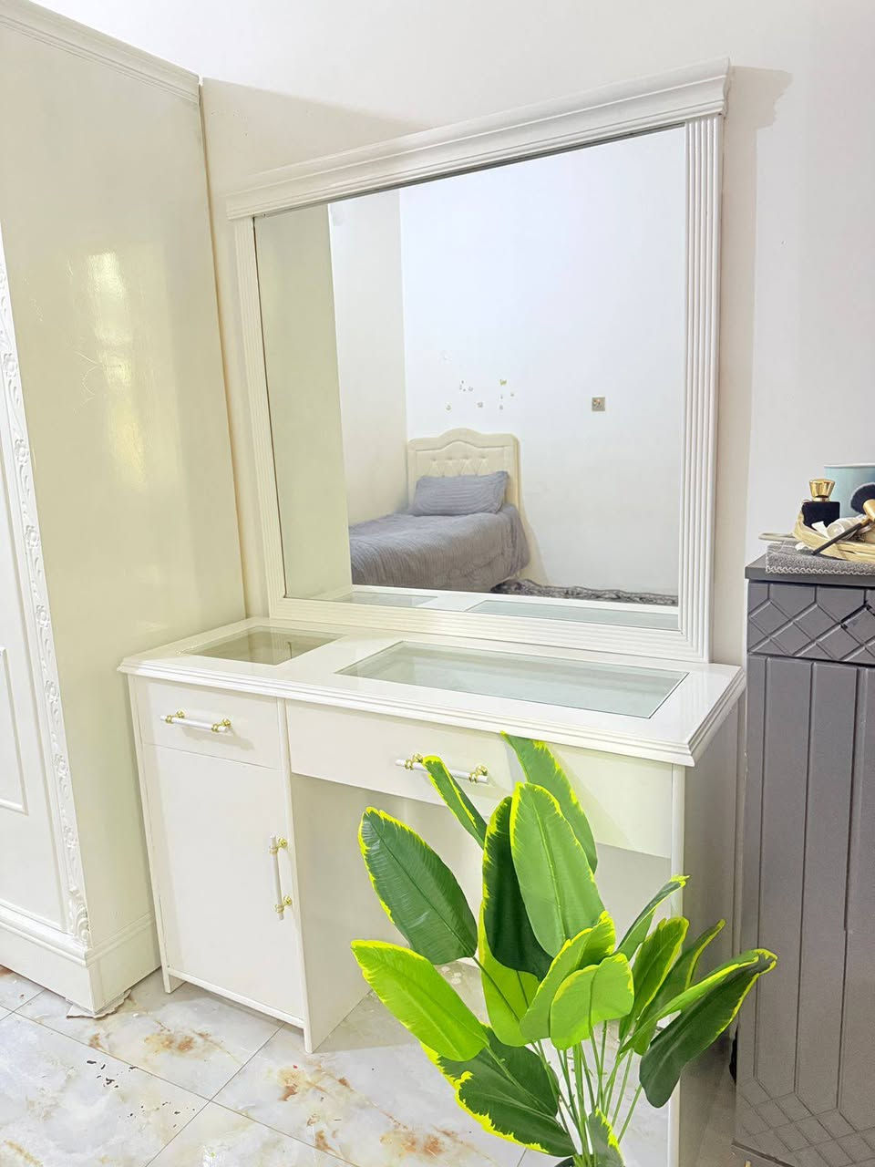 سلام عليكم اخوان كنتور 3ابواب +ميز توالت حسب طلب الزبون صبغ حراري اتمنى ينال اعجابكم 
***********
