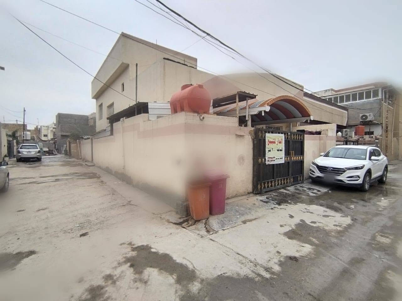 بيت ٢٠٠ متر ركن طابو زراعي سند ٢٥ يحتوي ٣ غرف نوم وصالة وهول ومطبخ و٣ مجمعات صحية الطابق الاول ٢ غرفة و الطابق الثاني غرفة واحدة بناء طابوق مسلح السعر ١٣٥ مع مجال قليل جدا
*********** واتس اب 
*********** اتصال
العنوان بابل الحلة مقابل مستشفى مرجان منطقة البوعليان خلف فرن صمون الرحمن
