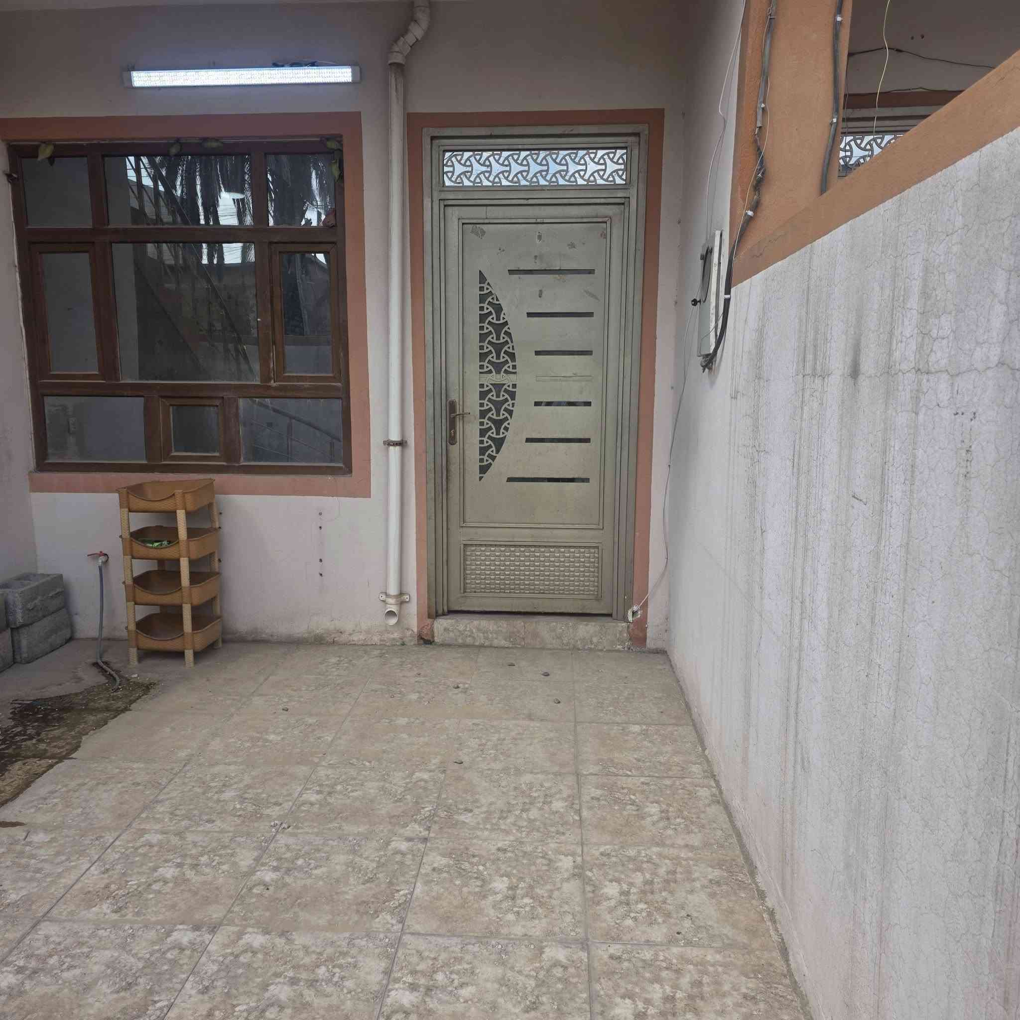 دار 100متر طابو للبيع 
بناء جديد فول كاشي بيت فارغ مع كاونتر و طباخ العنوان كركوك قادسية الثانيه قرب مسجد ريكا راست قريب على شارع العام للأستفسار مراجعة مكتب نور الكبير التجاري *********** السعر 75مليون
