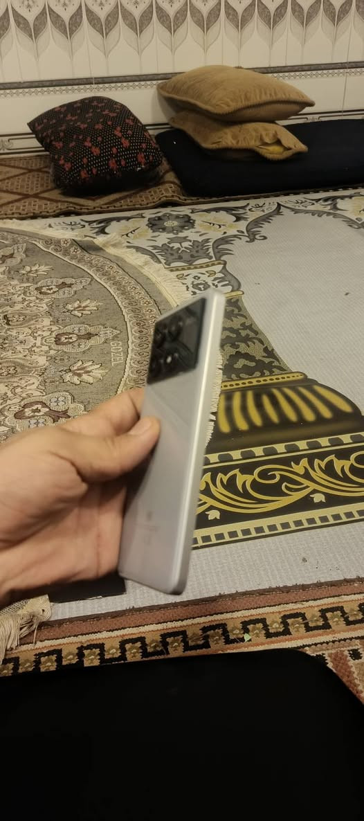 ذاكره 512 ببجي ١٢٠ فريم
جهاز بلادي ومكفول من الفتح 
مال بيت نضافه فوول شخط مابي 
ملحقاتة بس كارتونه 
مكاني بصره الحيانيه سعر ٣٢٥ والسوك كلشي بي 
***********
