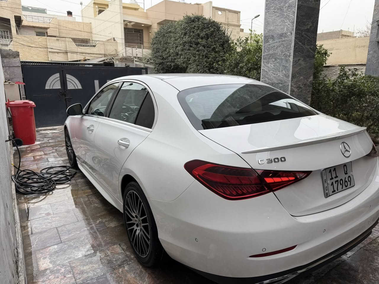 (للبيع مرسيدس c300 2023 )
وارد امريكي صور الحادث مرفقه بالمنشور بدون دواخل بدون شاصي. 
ماشيه ١٧ الف 
السياره جاهزه بدون اي نقص 
فول مواصفات 
داخل ابيض 
فتحه سقف 
نقطه عمياء 
صندوق كهرباء 
٤ كامرات 
اوتو بارك 
اناره محيطه 
ترحيب بالمري 
تدفئه بالكراسي + مساج 
خزن ميموري 
وبعد هوايه 
سعر السياره.  34 الف دولار
للاتصال ***********
