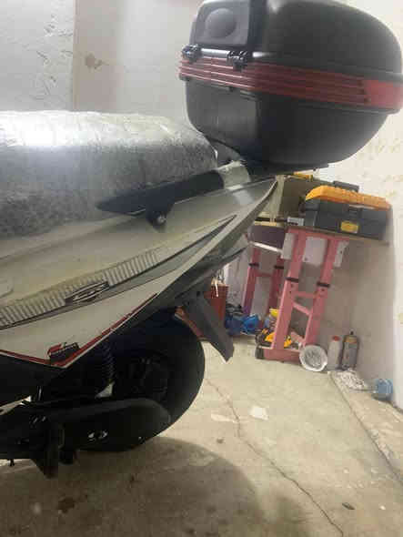 السلام عليكم 
ماطور شحن سكنس (للبيع)
موديل 2023
لون أبيض 
النظافة بعد احسن من الصور 
5 بطاريات يقرن 10ونص 
عل فحص 
السعر 350
العنوان الرمادي حي البكر قرب النادي الملكي 
للاستفسار الاتصال : ***********
