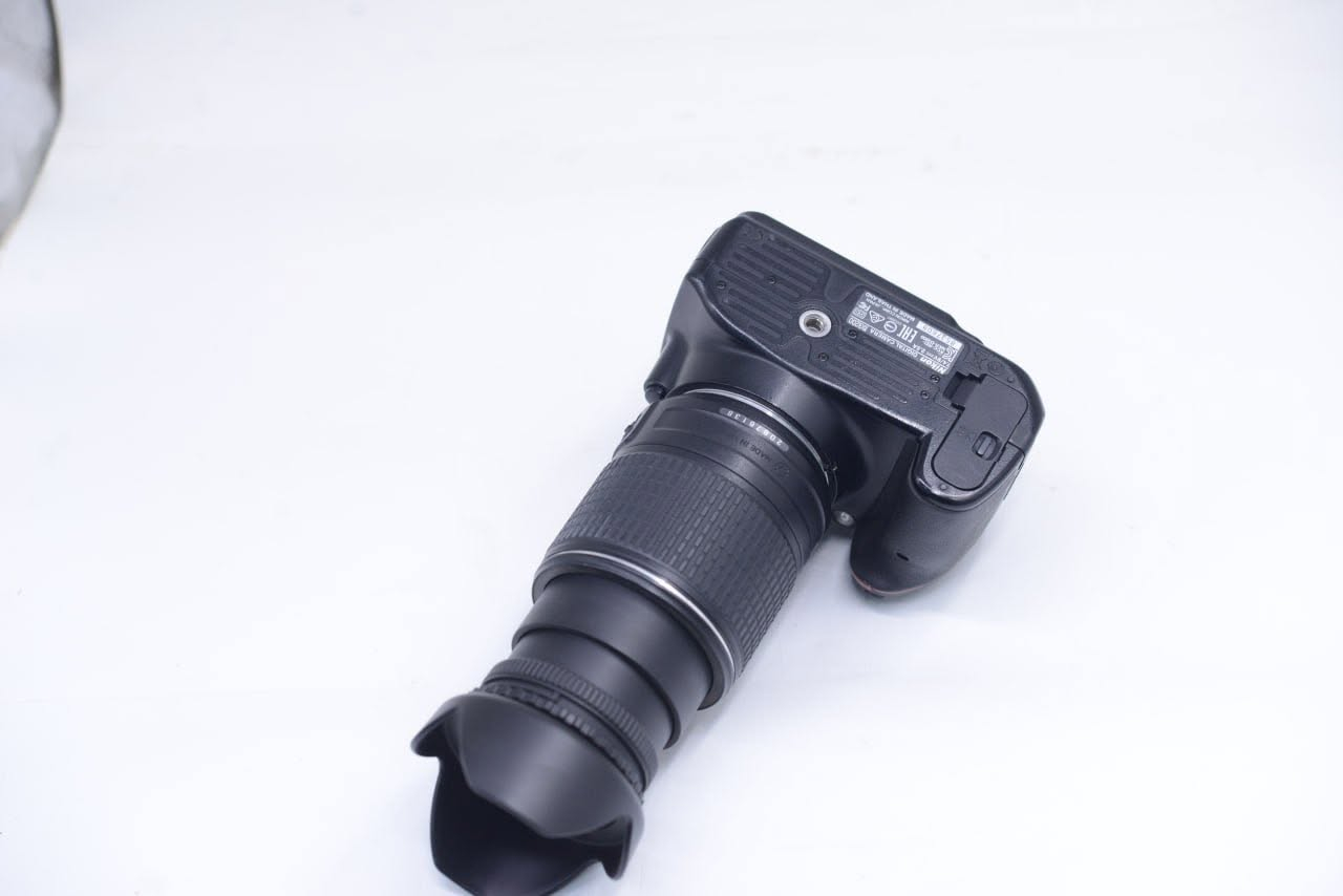 كأمره نيكون  (💣 ✨3200 📸💣)
مع عدسه 55-200 VR 
نضافه 90/100 كامل ملحقات 
 📸 سعر 350  الف 
1- رام 32✅
2- حقيبه 💫
3- حزام كتف✅
4- شاحنه اصليه ✅
5 بطاريه اصليه ✅ 
6- توصاله نقل صور ✅ او توصيل مجاني 💫
الدفع بعد ال فحص و القناعه التامه 
 ***********
